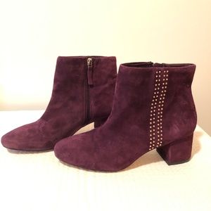 WHITE HOUSE BLACK MARKET STUDDED BOOTIES SZ 9 PLUM